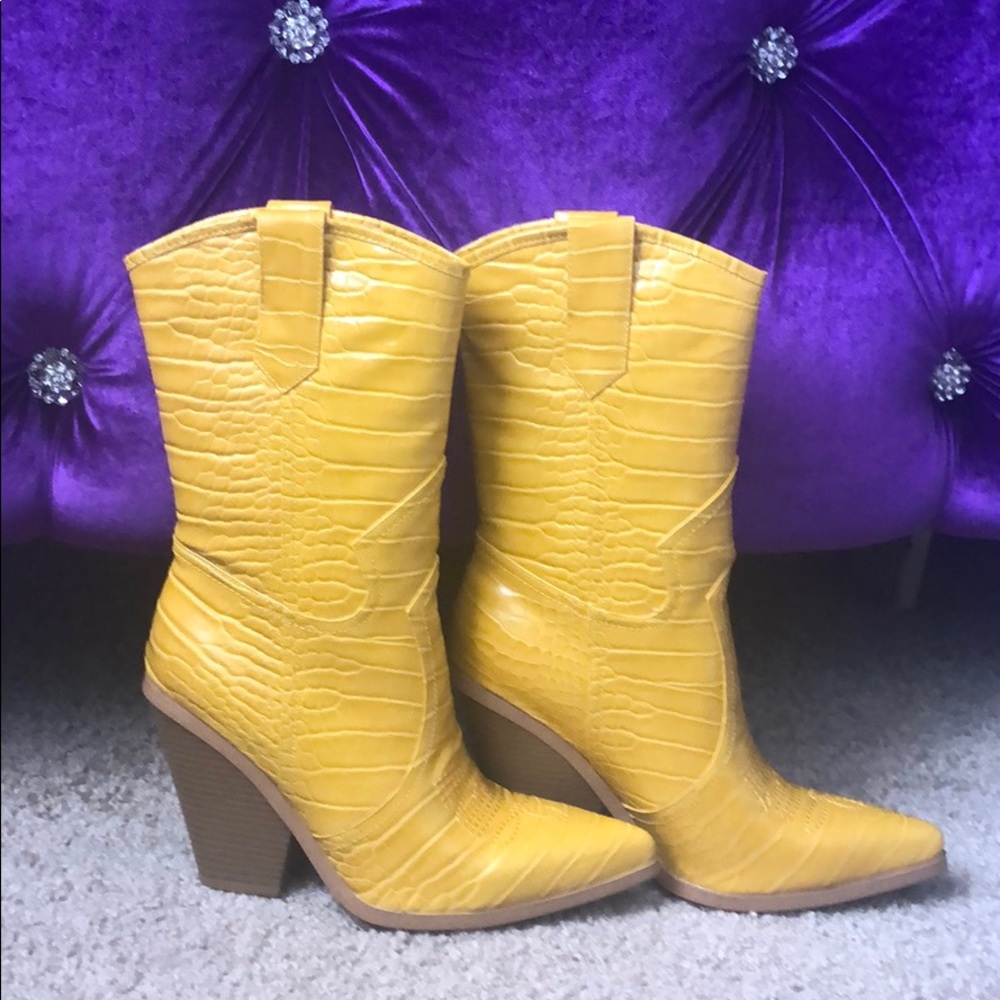 Brand New mustard yellow Cowgirl boots✨